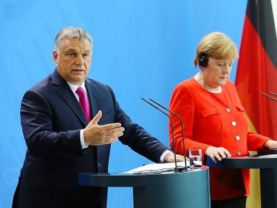 Le Premier ministre hongrois Viktor Orban et la chancelière allemande Angela Merkel, le 5 juillet 2018 à Berlin - Omer MESSINGER [AFP/Archives]