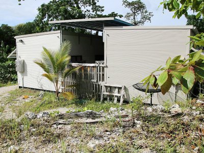 Une habitation dans le camp de réfugiés numéro 4 sur l'île de Nauru dans le Pacifique, le 2 septembre 2018 - Mike LEYRAL [AFP]