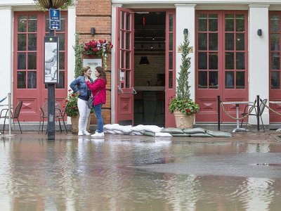 Les eaux du Potomac ont commencé à envahir les rues d'Alexandria, près de Washington, le 11 septembre 2018 - ZACH GIBSON [AFP]
