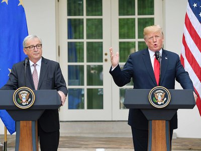 Le président de la Commission européenne Jean-Claude Juncker (à gauche) et le président américain Donald Trump à Washington, le 25 juillet 2018. - SAUL LOEB [AFP]