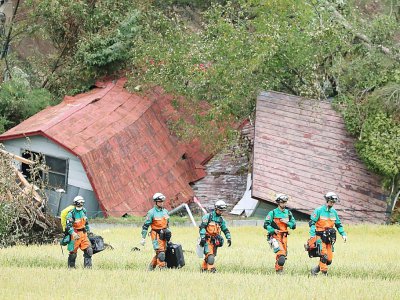 Des sauveteurs recherchent des disparus à Astuma sur l'île d'Hokkaïdo, frappée par un séisme, le 9 septembre 2018. - Jiji Press [JIJI PRESS/AFP]