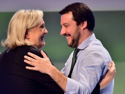 Marine Le Pen (G) et Matteo Salvini (D) le 28 janvier 2018 à Milan - GIUSEPPE CACACE [AFP/Archives]