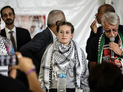 La Palestinienne Ahed Tamimi (C) à la Fête de l'Humanité pour participer à un débat, le 15 septembre 2018 à La Courneuve, près de Paris - Christophe ARCHAMBAULT [AFP]