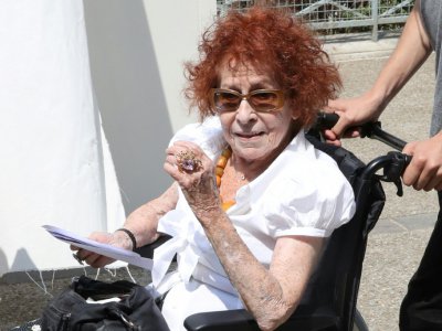 Marceline Loridan-Ivens arrive à la cérémonie du 76e anniversaire de la rafle du Vel d'Hiv à Paris, le 22 juillet 2018 - JACQUES DEMARTHON [AFP/Archives]