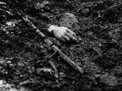La main d'un soldat mort dans les tranchées dans le nord de la France en 1914 - [AFP/Archives]
