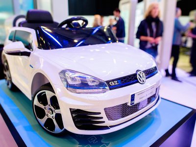 Un modèle de Golf hybride présenté par Volkswagen au salon Cebit du numérique à Hanovre, le 11 juin 2018 - Hauke-Christian Dittrich [dpa/AFP/Archives]