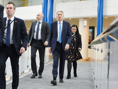 Le ministre britannique des Finances Philip Hammond (C) arrive au centre où se déroule le congrès annuel des Tories, à Birmingham le 2 octobre 2018 - Oli SCARFF [AFP]