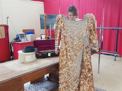 La très longue robe portée par Michel Serrault himself. - Margaux Rousset