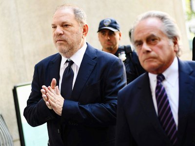 Le producteur déchu Harvey Weinstein et son avocat Ben Brafman (d) arrivent au tribunal de Manhattan, le 5 juin 2018 à New York - Don EMMERT [AFP/Archives]