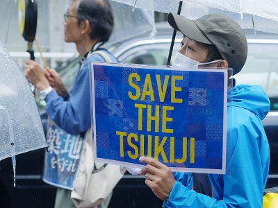 Des manifestants contre le déménagement du mythique marché au poisson de Tsukiji vers le site de Toyosu à Tokyo, le 29 septembre 2018 - Karyn NISHIMURA-POUPEE [AFP/Archives]