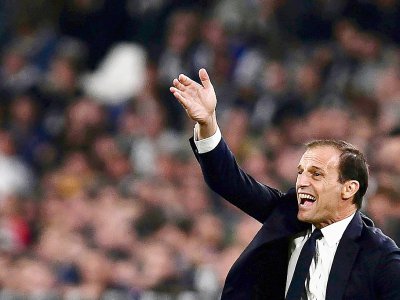 L'entraîneur de la Juventus Massimiliano Allegri donne des instructions lors du match de C1 contre les Young Boys, le 2 octobre 2018 à Turin - Marco BERTORELLO [AFP/Archives]