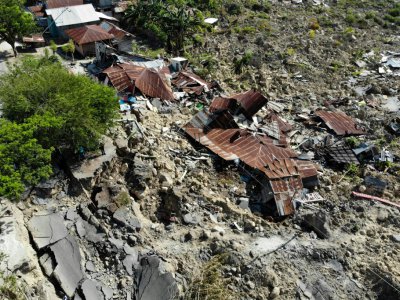 Des maisons détruites par le séisme suivi d'un tsunami à Palu, sur l'île des Célèbes en Indonésie, le 2 octobre 2018 - Jewel SAMAD [AFP]