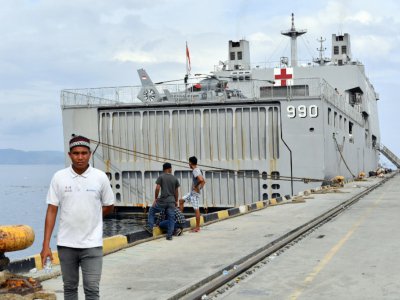 Le navire-hôpital KRI Soeharso amarré à Palu le 6 octobre 2018. - ADEK BERRY [AFP]