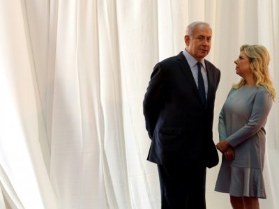 Le Premier ministre israélien Benjamin Netanyahu et sa femme Sara dans leur résidence officielle à Jérusalem, le 6 juin 2017 - Gali TIBBON [AFP/Archives]