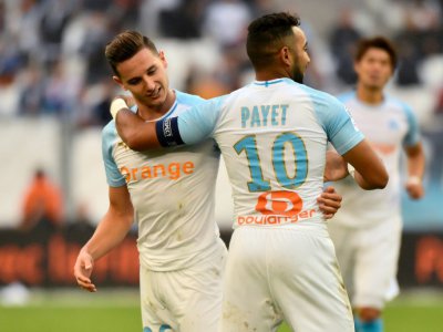 Les Marseillais Florian Thauvin (g) et Dimitri Payet vainqueurs de Caen en Ligue 1, le 7 octobre 2018 à Marseille - Christophe SIMON [AFP]