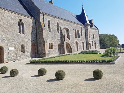 Les bâtiments datent du 13ème siècle - Thierry Valoi