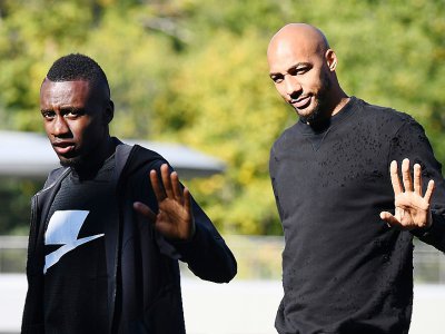 Les internationaux français Blaise Matuidi et Steven Nzonzi arrivent à Clairefontaine, le 8 octobre 2018 - FRANCK FIFE [AFP]