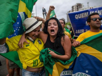 Des soutiens du candidat à l'élection présidentielle brésilienne Jair Bolsonaro, le 07 octobre 2018 à Rio de Janeiro - Mauro Pimentel [AFP/Archives]