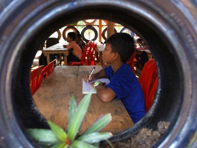 Un enfant de l'école Coconut School au Cambodge, le 1er octobre 2018 - TANG CHHIN Sothy [AFP]