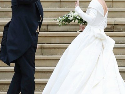 La princesse Eugenie arrive avec son père, le prince Andrew, à la chapelle Saint-George à Windsor pour son mariage avec Jack Brooksbank, le 12 octobre 2018 - Steve Parsons [POOL/AFP]