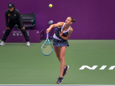 Karolína Pliskova au service face à Caroline Garcia, en finale du tournoi de Tianjin, le 14 octobre 2018 - STR [AFP]