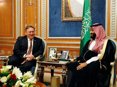 Le secrétaire d'Etat américain Mike Pompeo (g) et le prince héritier saoudien Mohammed ben Salmane à Ryad, le 16 octobre 2018 - LEAH MILLIS [POOL/AFP]