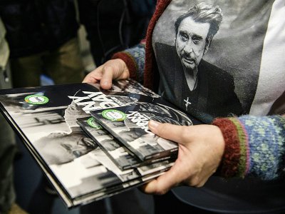 Mise en vente à minuit de l'album posthume de Johnny Hallyday à la FNAC des Champs-Elysées à Paris, le 19 octobre 2018 - Christophe ARCHAMBAULT [AFP]