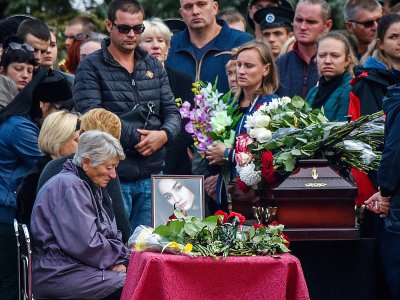 Portrait d'une victime de la fusillade dans un lycée, lors d'une cérémonie funéraire à Kertch en Crimée, le 19 octobre 2018 - Andrey PETRENKO [AFP]