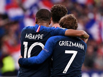 Les attaquant Kylian Mbappé et Antoine Griezmann lors du match de Ligue des Nations face à l'Allemange, au Stade de France, le 16 octobre 2018 - FRANCK FIFE [AFP/Archives]