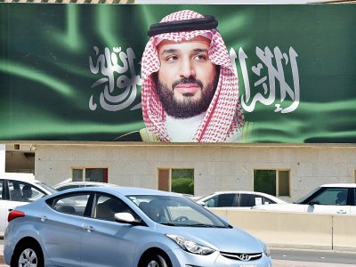 Portrait du prince héritier saoudien Mohammed ben Salmane dans une rue de Ryad le 22 octobre 2018 - FAYEZ NURELDINE [AFP]