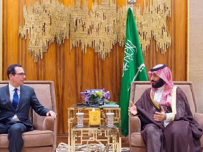 Rencontre entre le ministre américain au Trésor Steven Mnuchin et le prince héritier saoudien Mohammed ben Salmane à Ryad, le 22 octobre 2018. Photo fournie par le ministère saoudien des Affaires étrangères. - Handout [AFP]