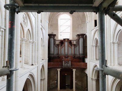 Le grand vitrail, au-dessus de l'orgue, a déjà été déposé. Il retrouvera sera place en janvier 2019. - Gilles Anthoine