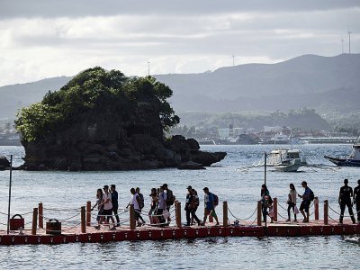 Des touristes arrivent sur l'île de Boracay, le 26 octobre 2018 aux Philippines - NOEL CELIS [AFP]