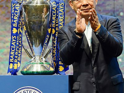 Le président thaïlandais du club anglais de Leicester, Vichai Srivaddhanaprabha, célébrant la victoire en championnat de son équipe, le 18 mai 2016. - CHRISTOPHE ARCHAMBAULT [AFP/Archives]
