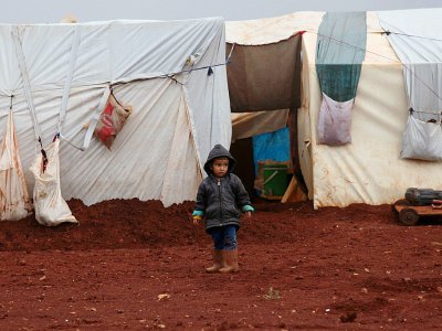 Un enfant syrien dans un camp de réfugiés dans la province d'Idleb, au nord-ouest de la Syrie, le 25 octobre 2018 - Amer ALHAMWE [AFP]