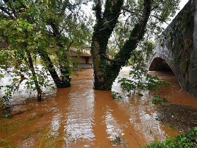 La rivière Argens sortie de son lit, à Fréjus, le 1er novembre 2018 - Yann COATSALIOU [AFP]