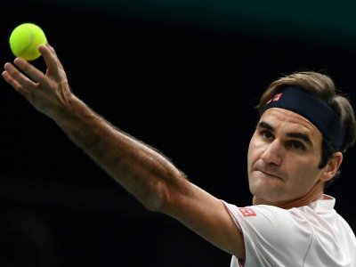 Le Suisse Roger Federer contre l'Italien Fabio Fognini au Masters 1000 de Paris, le 1er novembre 2018 - Anne-Christine POUJOULAT [AFP]