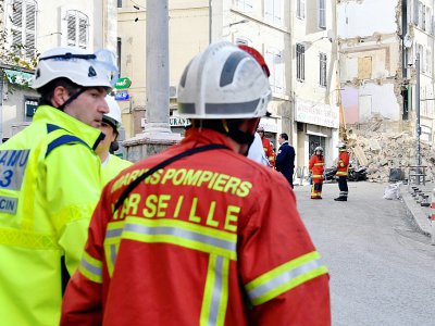 les secours cherchaient d'éventuelles victimes dans les décombres, à deux pas du Vieux-Port, des immeubles réduits à un tas de détritus le 5 novembre 2018 - GERARD JULIEN [AFP]