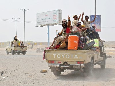 Les forces progouvernementales avancent vers le port stratégique de Hodeida contrôlé par les rebelles Houthis, dans l'ouest du Yémen, le 7 novembre 2018 - Khaled Ziad [AFP]