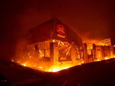 Un restaurant détruit par les flammes dans la ville de Paradise (nord de la Californie) le 8 novembre 2018 - Josh Edelson [AFP]