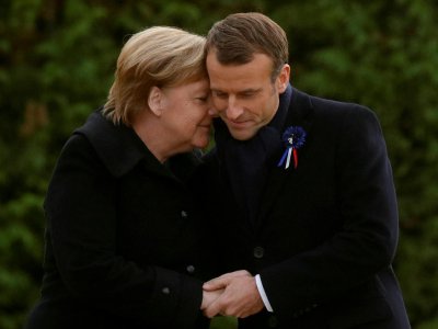Angela Merkel et Emmanuel Macron célèbrent l'Armistice à Rethondes, le 10 novembre 2018 - PHILIPPE WOJAZER [POOL/AFP]