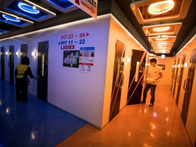 Une série de cabines de karaoké à Tokyo réservées à des chanteurs solitaires, le 26 septembre 2018 - Behrouz MEHRI [AFP]