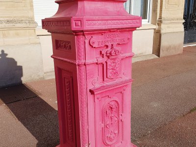 La boîte aux lettres belge, située devant le "Nice havrais". - Noémie Lair
