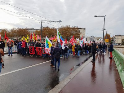 La manifestation rouennaise sur le pont Jeanne-d'Arc. - Aurélien Delavaud