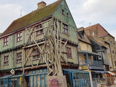 Selon la mairie d'Alençon, la maison de 7 colonnes devrait être réhabilitée. - Eric Mas