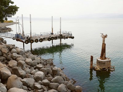 Le niveau de l'eau a beaucoup baissé au lac de Tibériade, comme en témoigne ce ponton très surélevé malgré lui, le 8 octobre 2018 en Israël - JACK GUEZ [AFP]