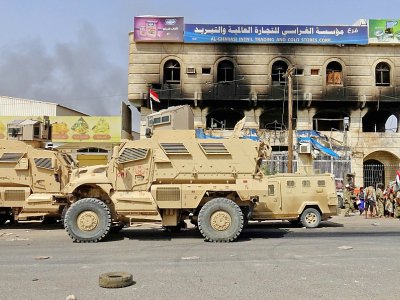 Les forces loyalistes yéménites se rassemblent en périphérie est de la ville de Hodeida, qu'elles veulent reprendre aux rebelles Houthis, le 8 novembre 2018 - Khaled Ziad [AFP]