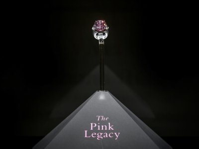 Le Pink Legacy, un diamant rose de 18.96 carats, le 8 novembre 2018 - Fabrice COFFRINI [AFP/Archives]