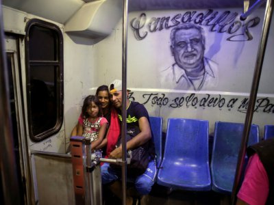 Des migrants centraméricains à bord d'un bus à La Concha (Mexique), le 13 novembre 2018 - ALFREDO ESTRELLA [AFP]