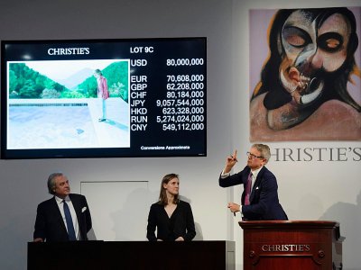 Le tableau de David Hockney "Portrait of an Artist (Pool with Two Figure)" a été adjugé jeudi 80 millions de dollars chez Christie's, prix porté à 90,3 millions de dollars après frais et commissions - Don EMMERT [AFP]